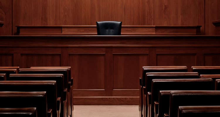 Imagem de sala de tribunal