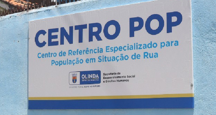 Fotografia da placa do muro do Centro Pop de Olinda