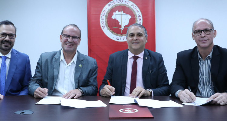 Fotografia dos signatários juntos