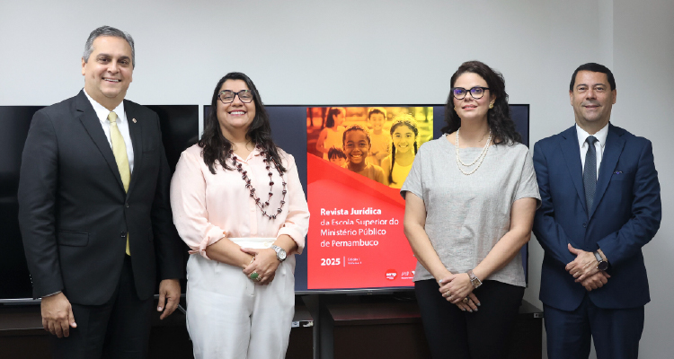 Fotografia de participantes do lançamento